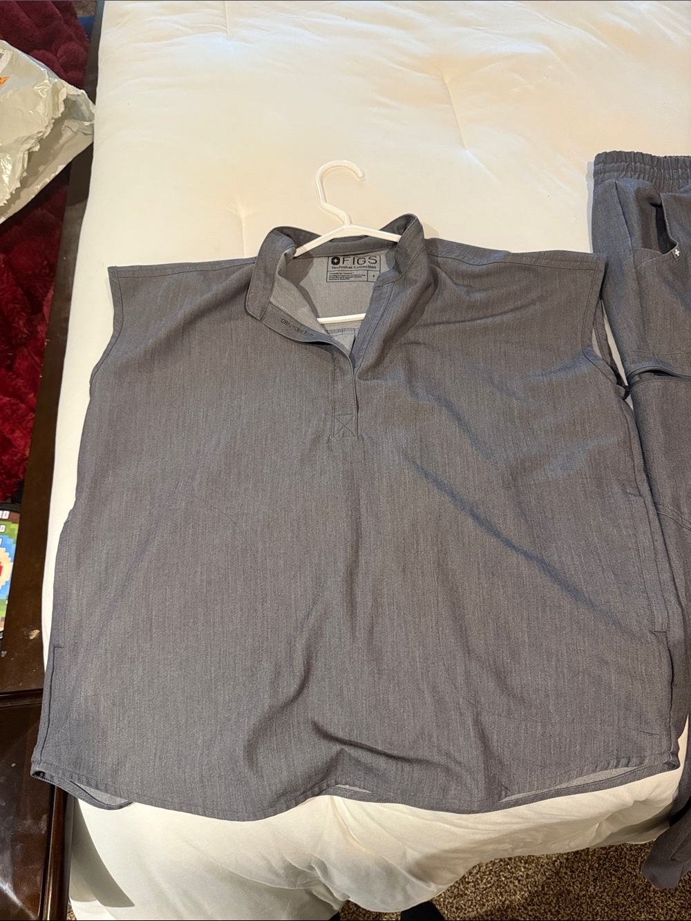 Figs Women's Gray Two-Piece Scrub Jogger Set